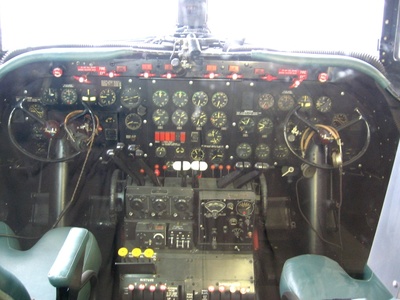 Douglas_VC-54C_Cockpit.jpg